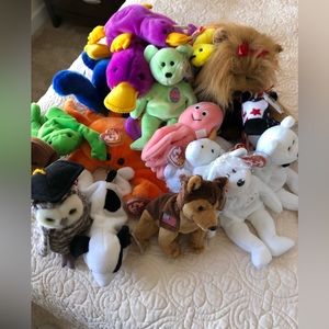 16 Beanie babies